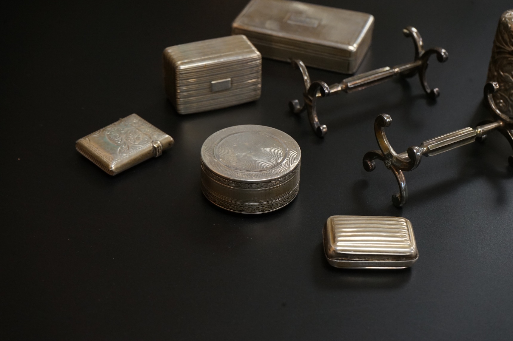 Small collectable silver including a William IV nutmeg grater by Nathaniel Mills, Birmingham, 1836, a similar snuff box, London, 1836, a 19th century vinaigrette(a.f.), a silver vesta case, an Edwardian silver pill box,